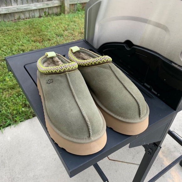 Olive/green ugg tazz no box womens sizes 6-8 - Picture 1 of 1